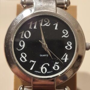 🦋10/$20🦋 Avon Silver/Black Leather Women's Watch.